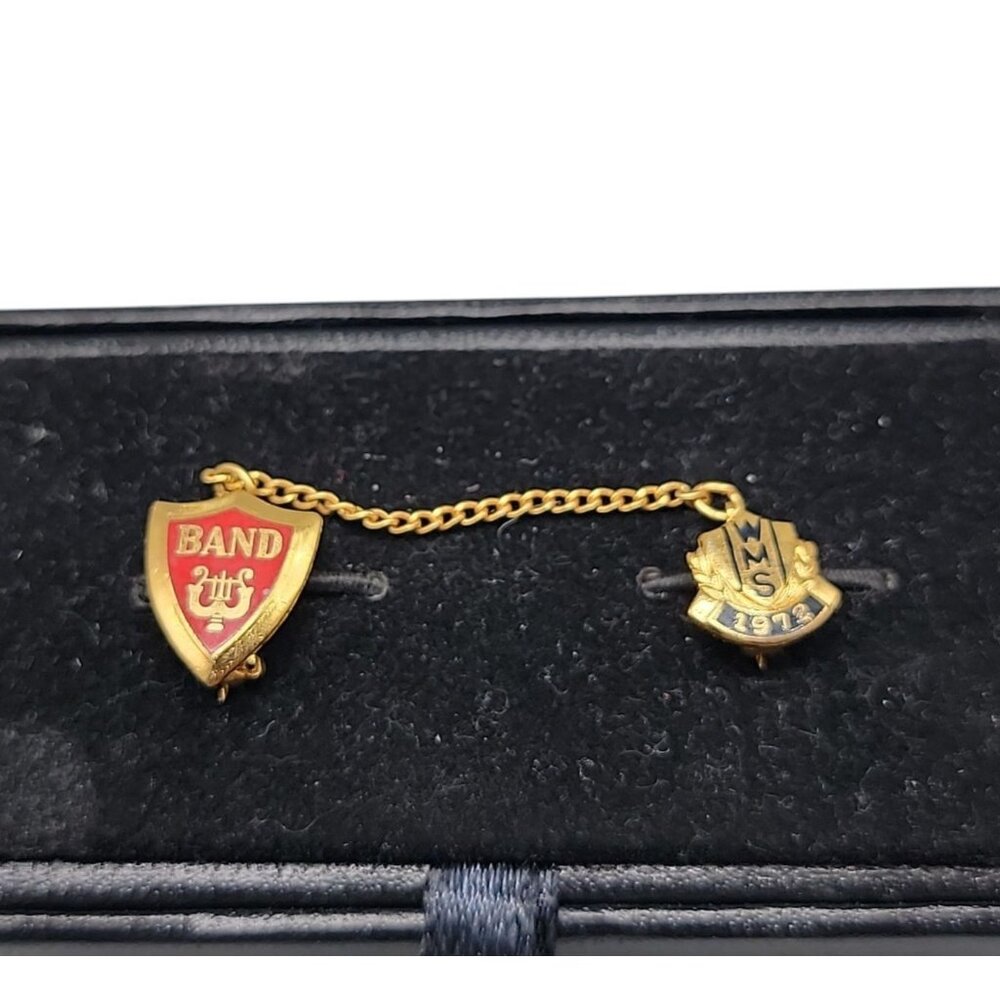 WMS 1972 Band Double Pin Original Card Bale Company Gold Tone Vintage